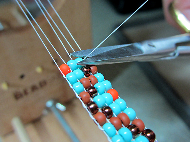 Bead threads online