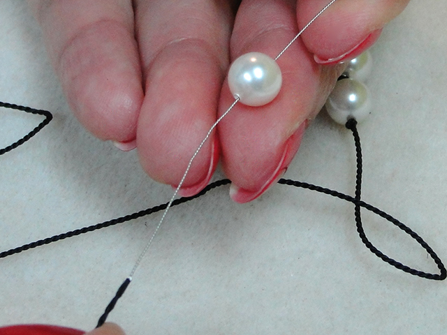 Knotting Pearls Step 1