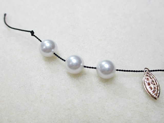 Knotting Pearls with a Clasp Step 1
