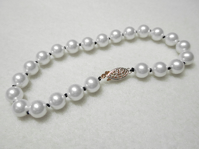 Knotting Pearls with a Clasp Step 20